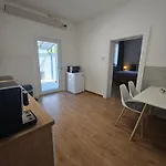 365 Centro & Jacuzzi Apartment Piest'any