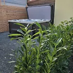 365 Centro & Jacuzzi アパート ピエシュチャニ