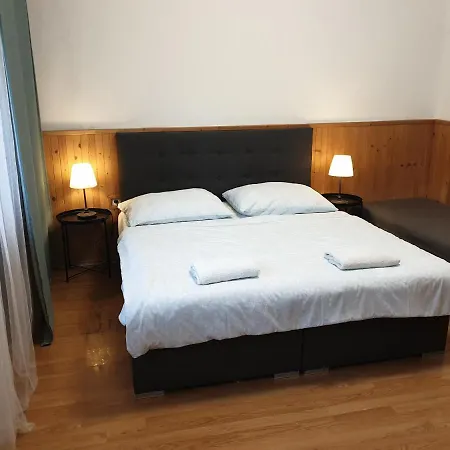 Centro & Jacuzzi Διαμέρισμα Πιεστάνυ