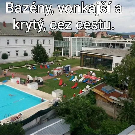 365 Centro & Jacuzzi Apartment Piest'any