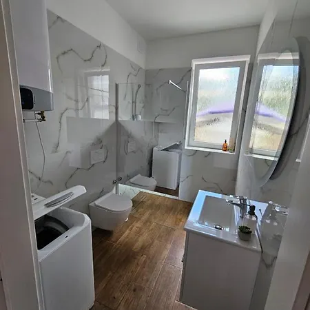 365 Centro & Jacuzzi, Wallbox, Free Parking Piest'any