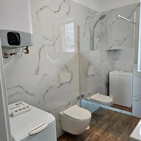 365 Centro & Jacuzzi, Wallbox, Free Parking * Piest'any