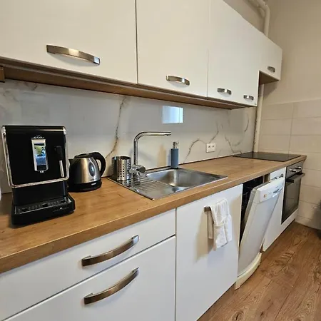 Appartement 365 Centro & Jacuzzi, Wallbox, Free Parking Piest'any