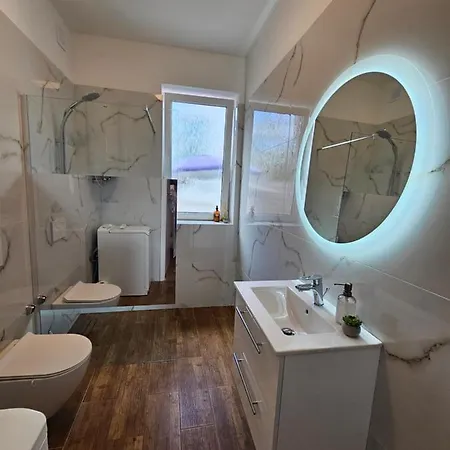 365 Centro&jacuzzi * Piest'any