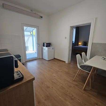 365 Centro&jacuzzi Appartamento Piest'any