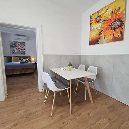 365 Centro & Jacuzzi, Wallbox, Free Parking * Piest'any