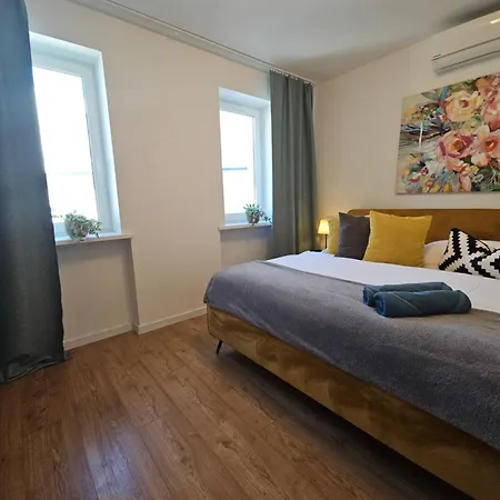 365 Centro & Jacuzzi, Wallbox, Free Parking * Piest'any