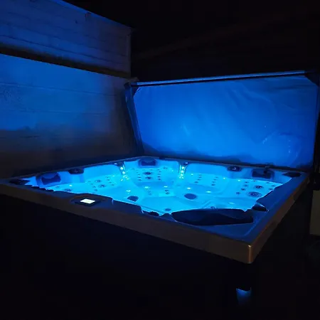 365 Centro & Jacuzzi, Wallbox, Free Parking Appartement