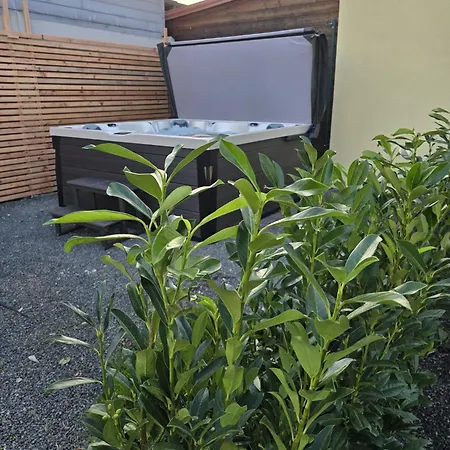 365 Centro & Jacuzzi, Wallbox, Free Parking Appartement Piest'any