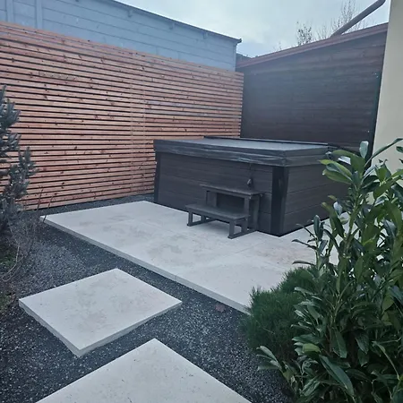 365 Centro & Jacuzzi, Wallbox, Free Parking Piest'any